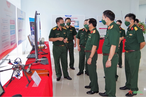 Đoàn công tác của Bộ Quốc phòng kiểm tra tại trường Sĩ quan Thông tin